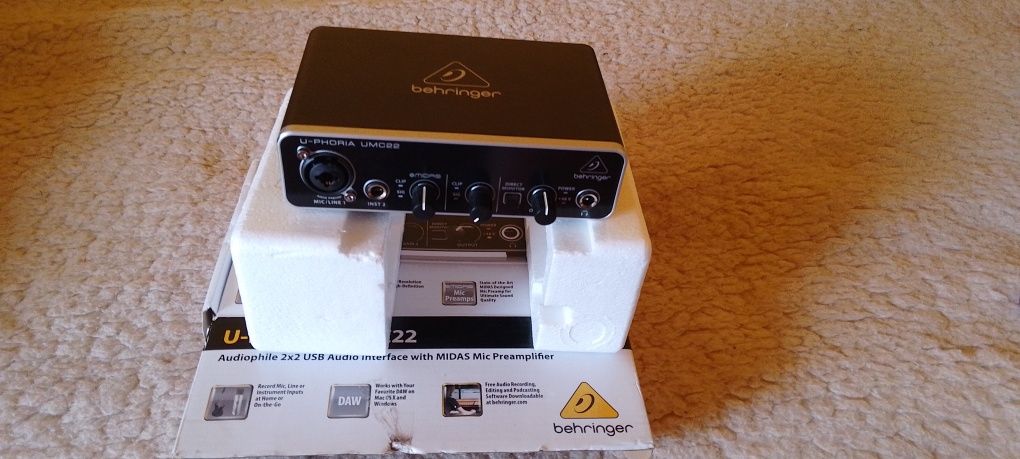 Interfejs audio Behringer u-phoria umc-22