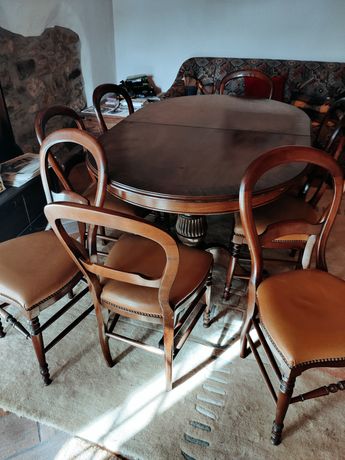 Mesa vintage e 8 cadeiras