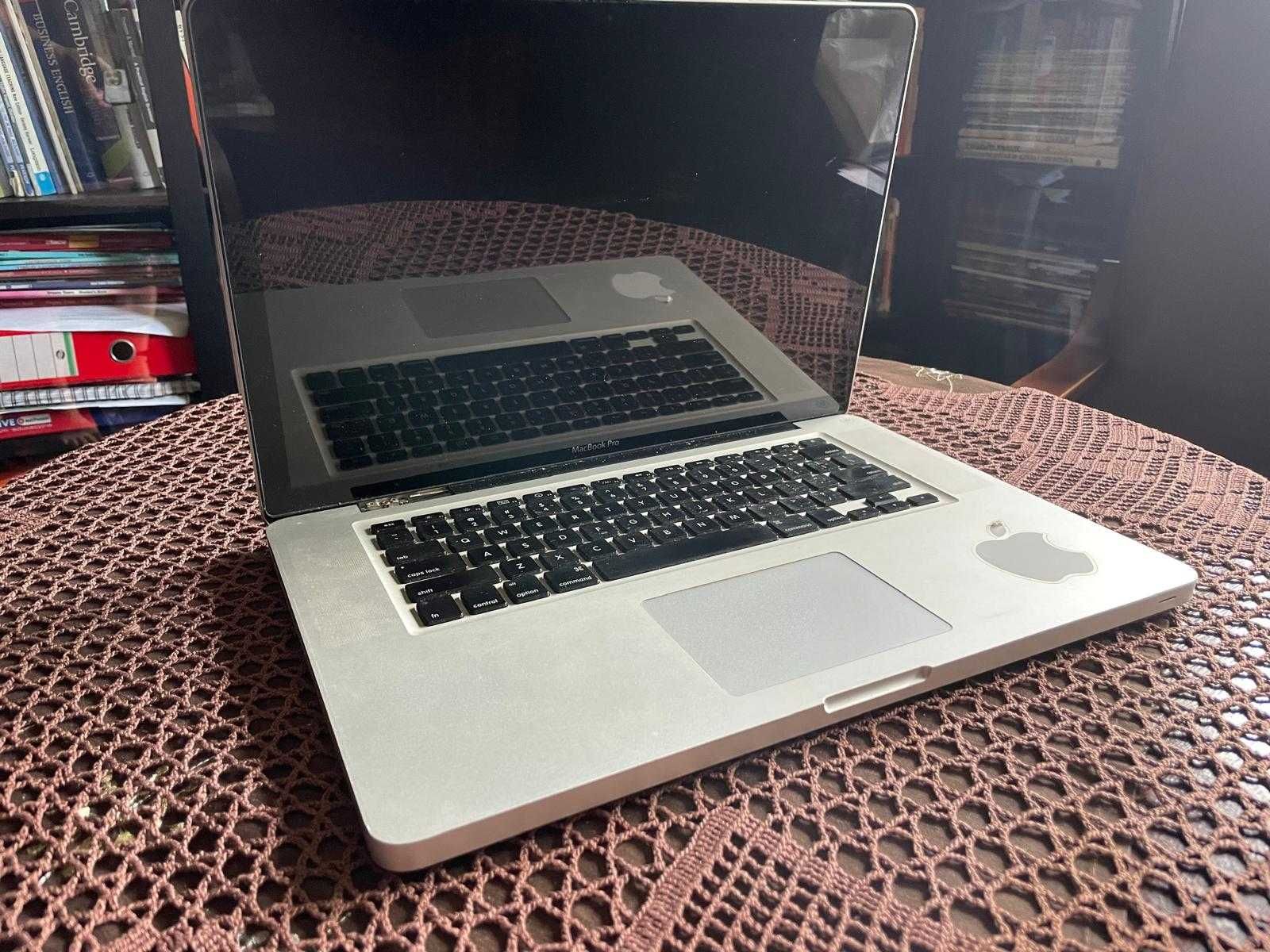 Laptop MacBook Pro 15'' Intel Core i7 4GB/750GB srebrny