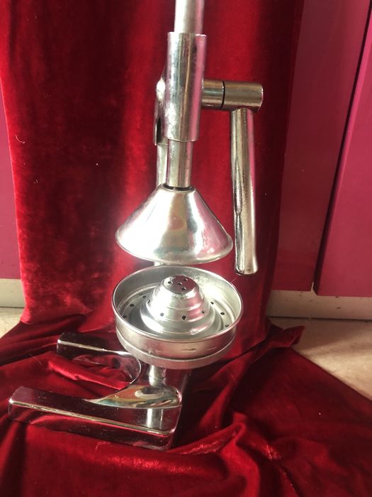 Ручная соковыжималка