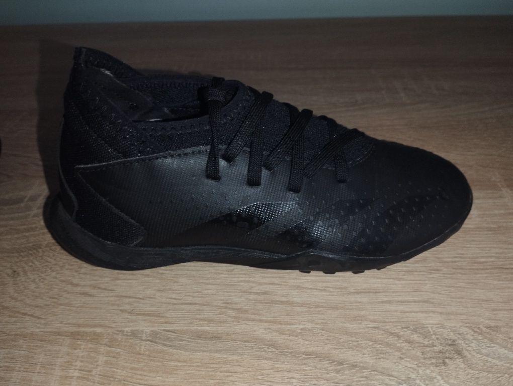 Buty piłkarskie Adidas Predator junior r. 31,5
