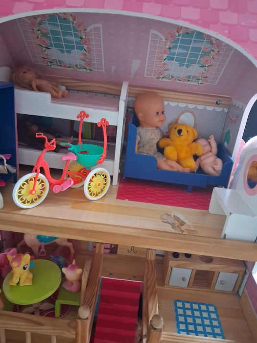 Domek dla lalek drewniany plus akcesoria