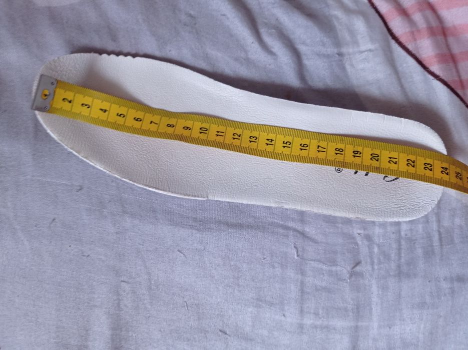 Продам жіночі кросівки 37 розмір