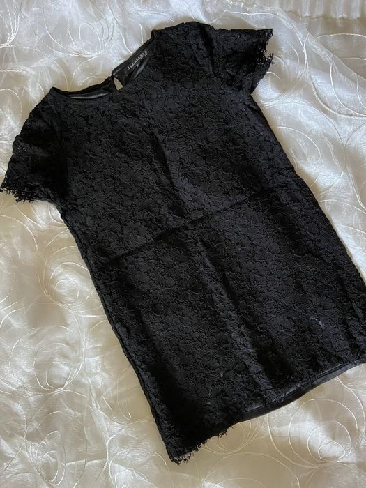 Czarna sukienka krótka koronkowa 38