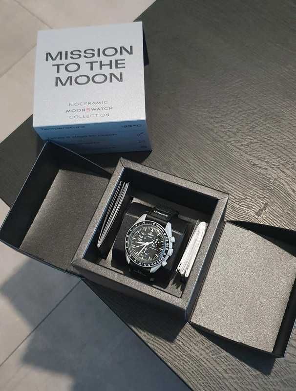 Omega x Swatch SO33M100 Kosmiczny Styl i Wytrzymałość Bioceramiki