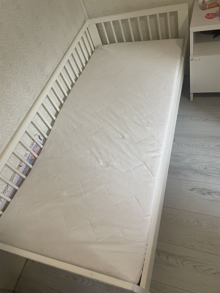 Дитяче ліжко ikea з матрасом