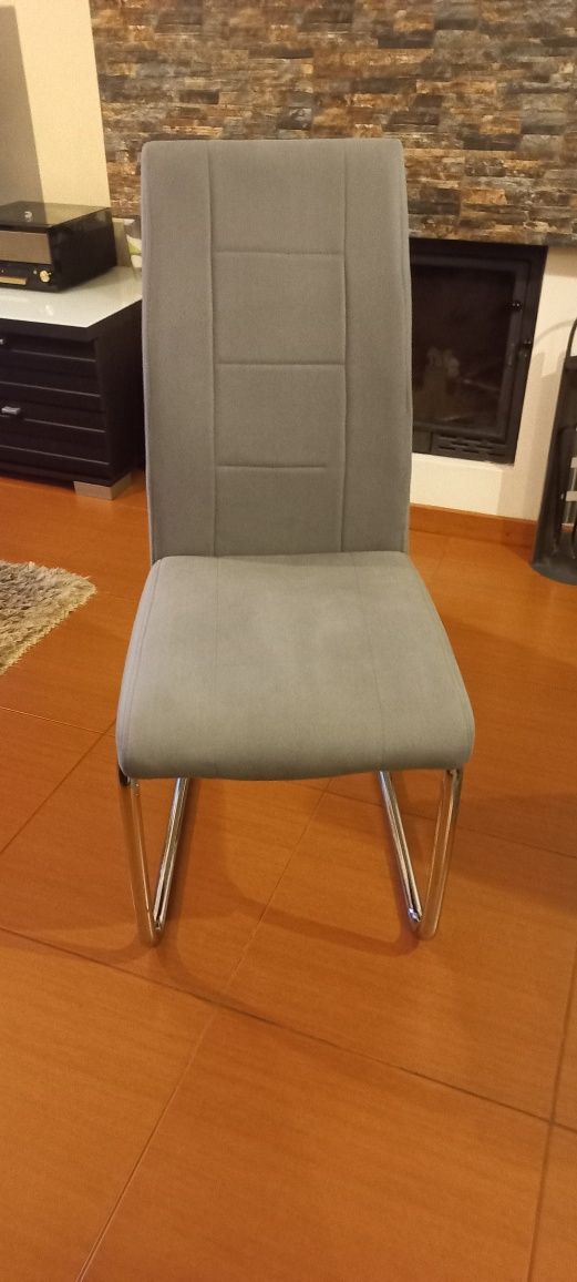 Vendo conjunto de 4 cadeiras