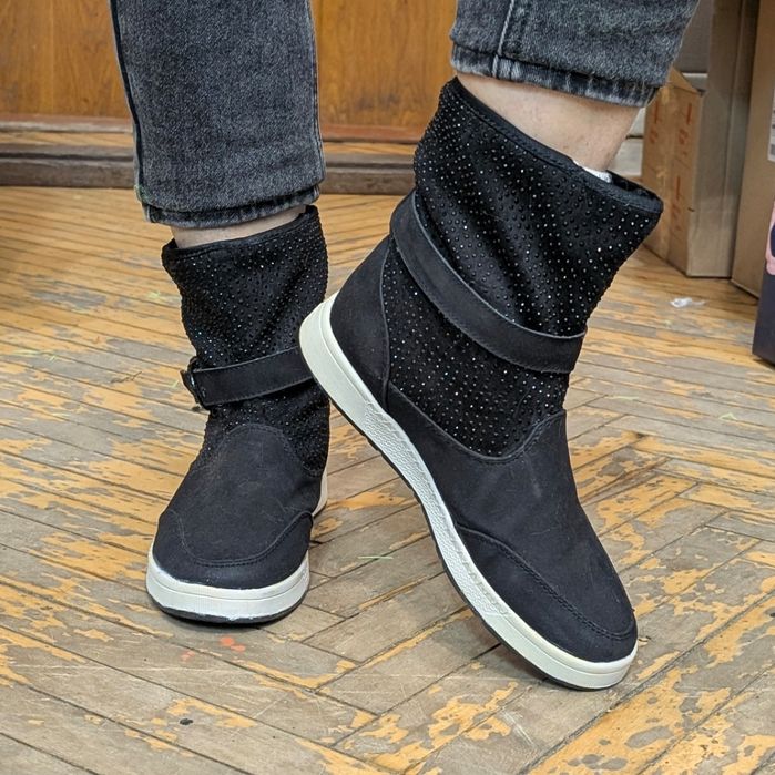 Чоботи черевики чорні зі стразами 38 веніс Venice