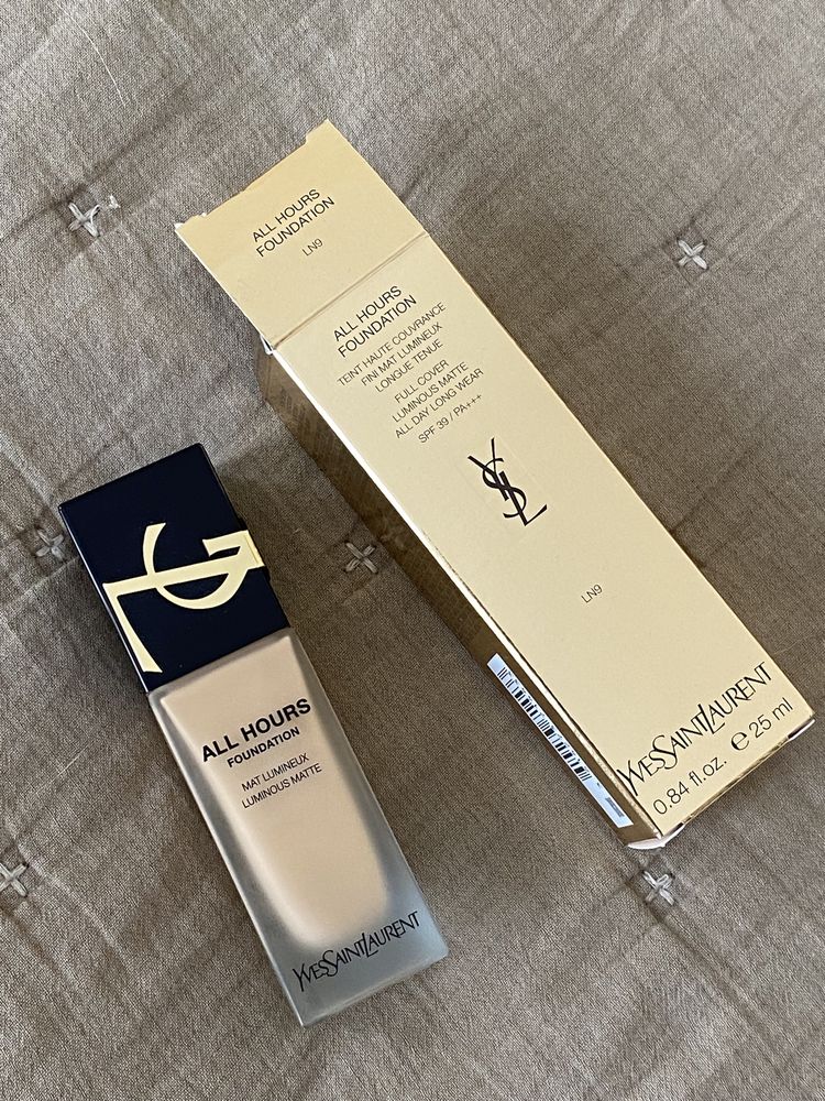 Yves Saint Laurent All Hours Foundation