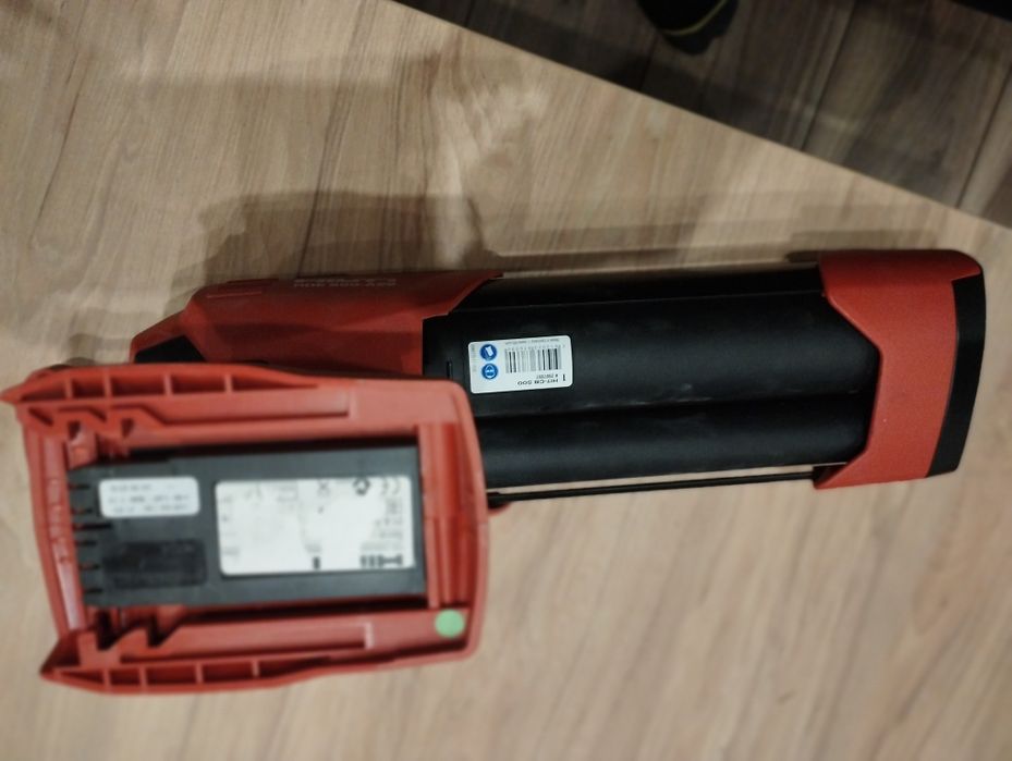 Pistolet do kleju na baterie,marki HILTi. HDE 500-A22.