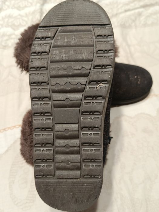 Продам угі для дівчинки