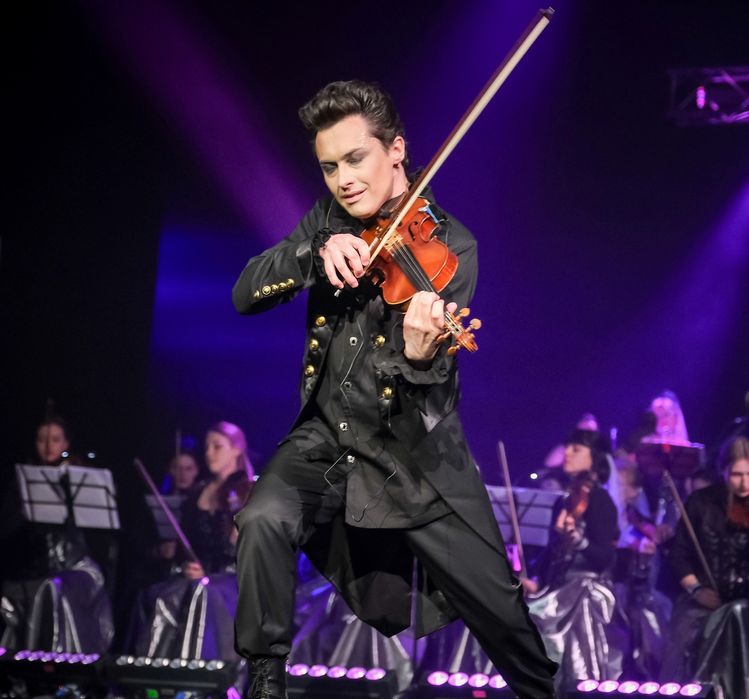 Послуги Скрипаля в Києві • Жива музика на Свято • Скрипач на праздник