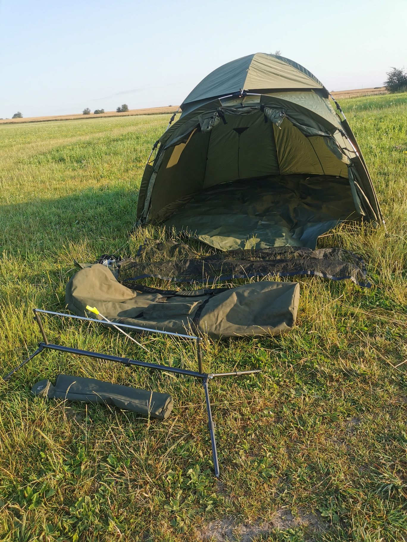 Namiot karpiowy Fox Easy Dome + stanowisko wędkarskie Fox