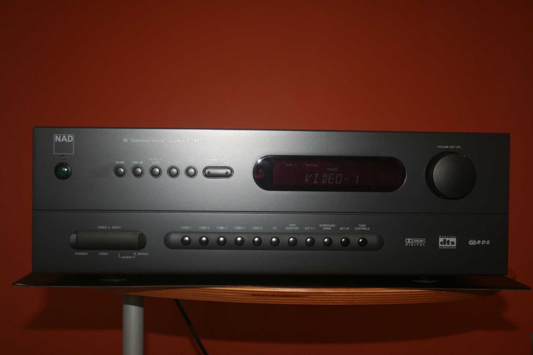 Amplificador NAD T741