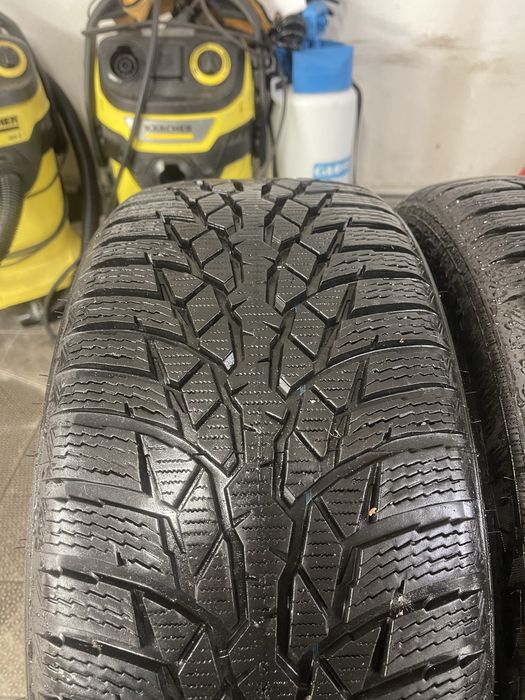 Зимова Резина Nokian 215/45R16