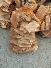 Drewno rozpałkowe workowane do kominka suche