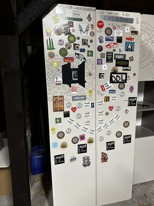 Sprzedam szafę na ubrania z dodatkową szafką z szufladami z Vox meble