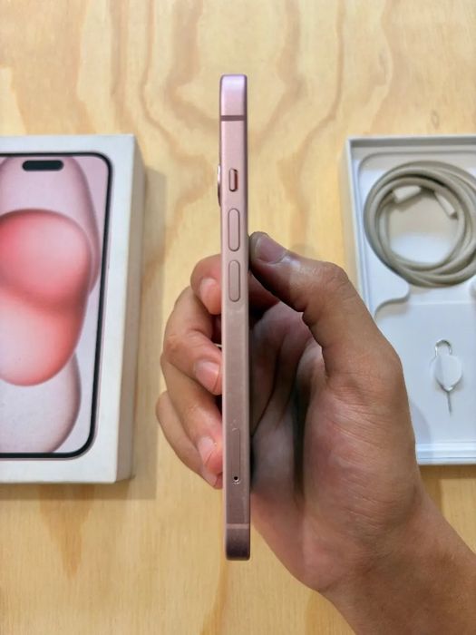 iPhone 15 128gb rosa quase novo