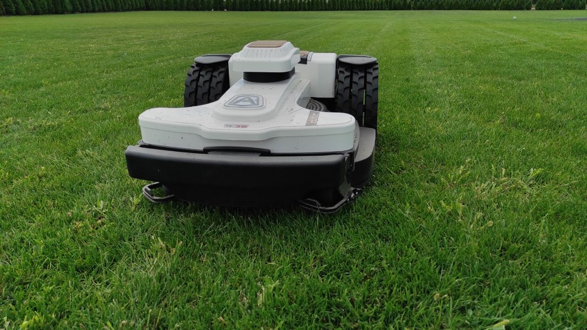Robot koszący Ambrogio NextLINE 4.36 elite kosiarka automatyczna 6000m