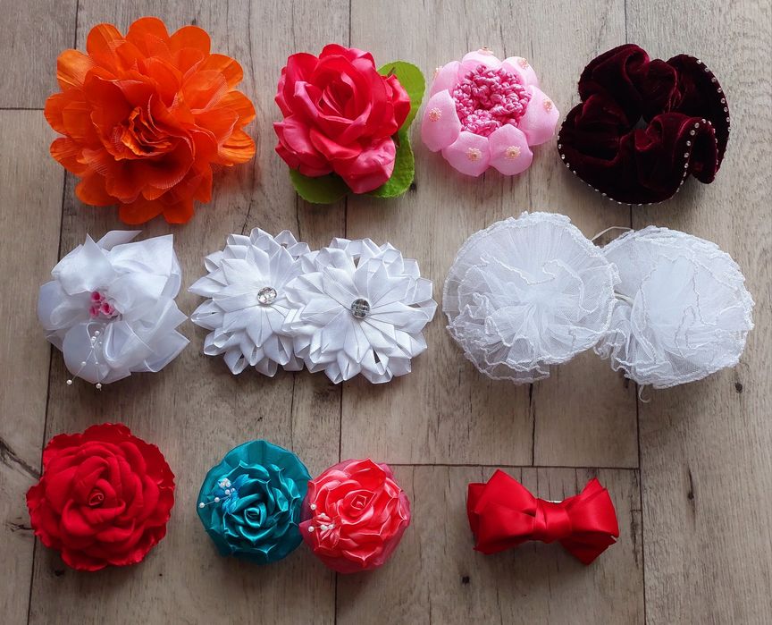 Різні заколки та прикраси для волосся