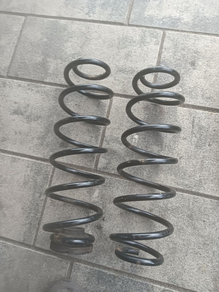 Sprężyny tył tylne Seat Toledo 2
