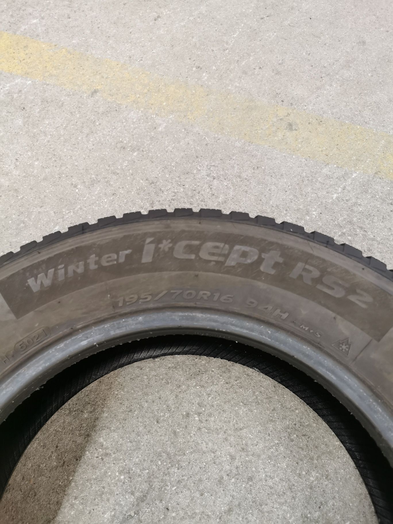 Para opon 195/70R16 Hankook Winter i* cept RS2