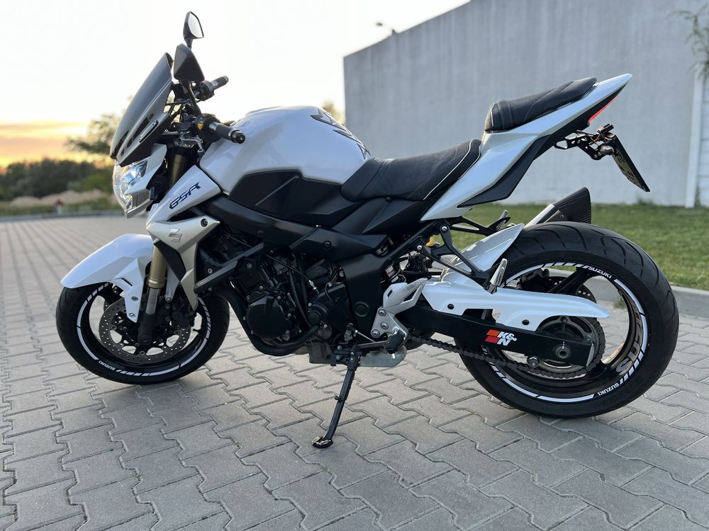 Suzuki GSR 750 wydech Yoshimura r11