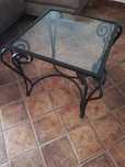Mesa em ferro com tampo em vidro