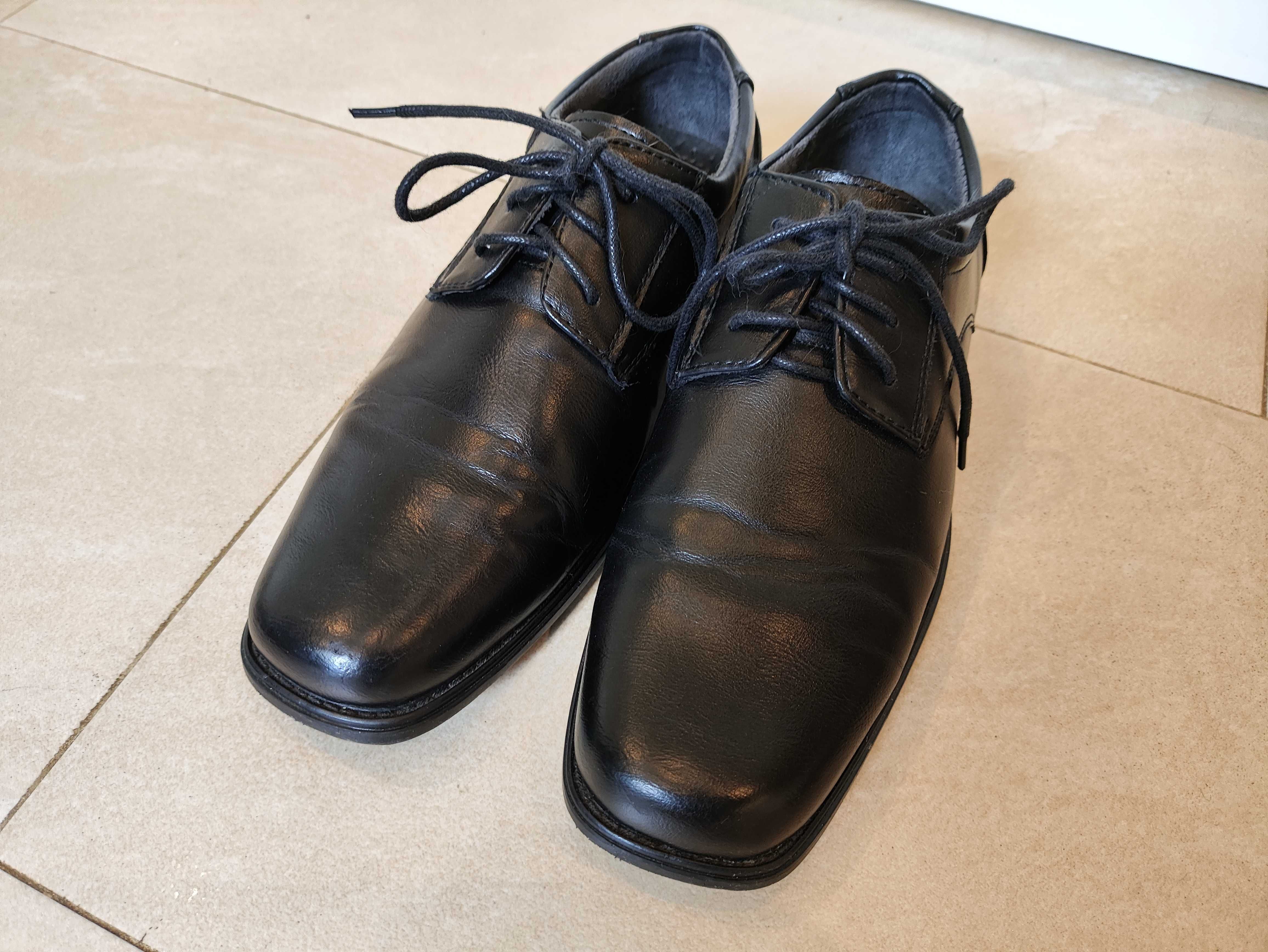 Buty chłopięce eleganckie czarne Vapiano 36 wkł.24,5cm