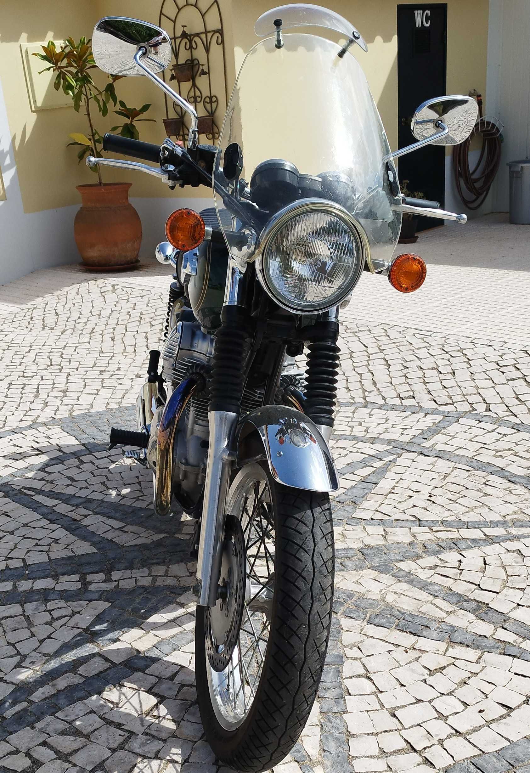 kawasaki w800 muito estimada