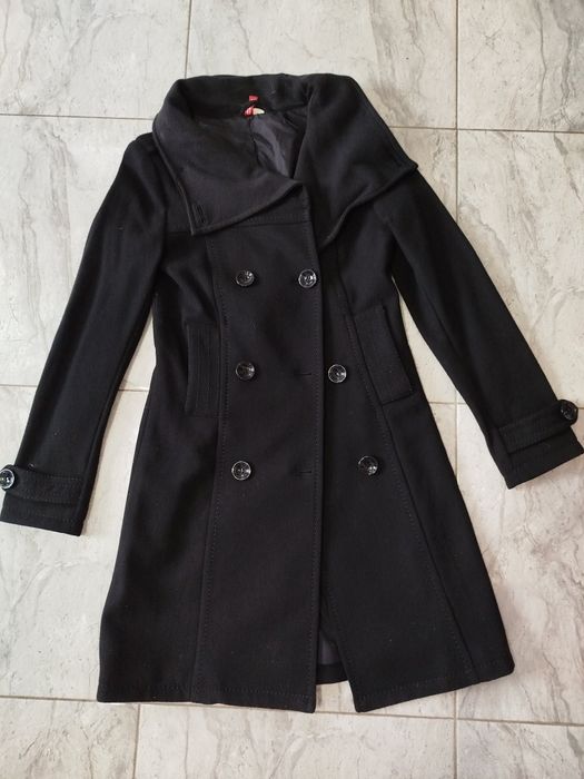 Czarny elegancki płaszczyk