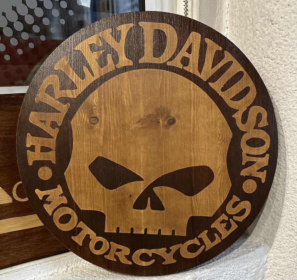 Deski ozdobne z logo Harley Davidson