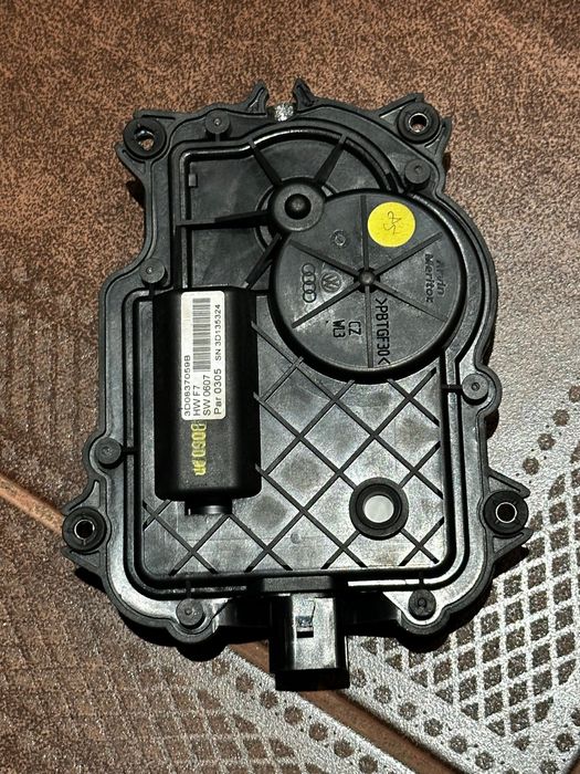 Продам мотор дотяжки двери VW/Audi