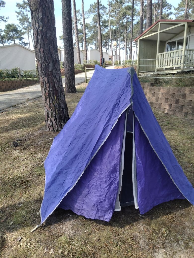 Tenda de campismo/ camping tent