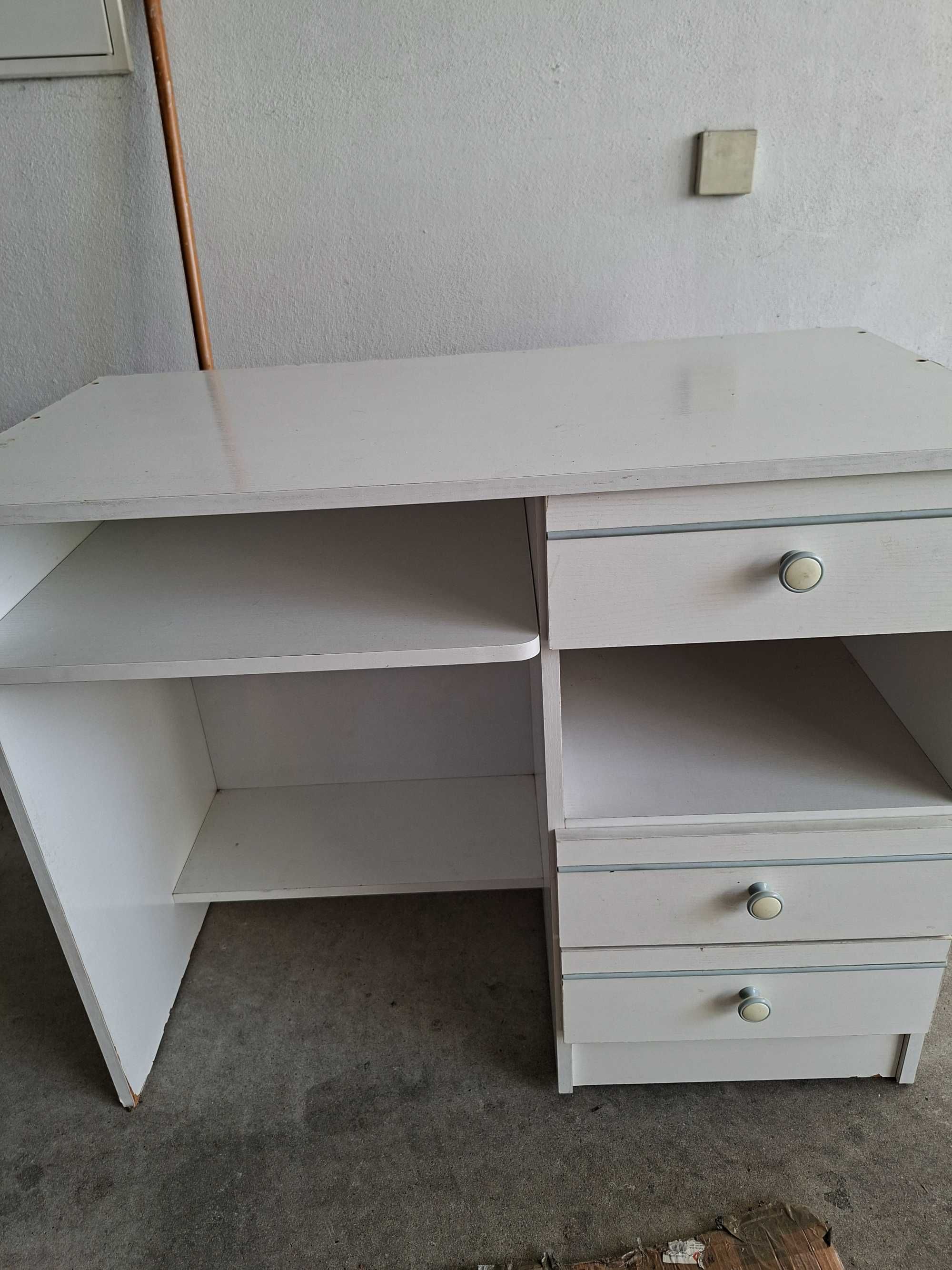 escrivaninha em fórmica