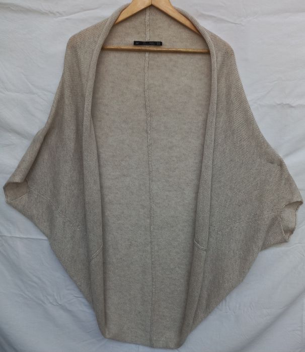Casaco unisexo bege modelo morcego Tam. M