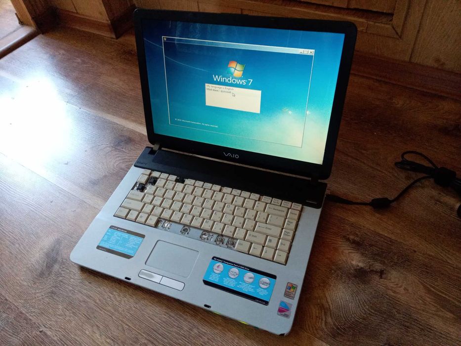 рабочий ноутбук Sony Vaio с процессором Intel (металлический корпус)
