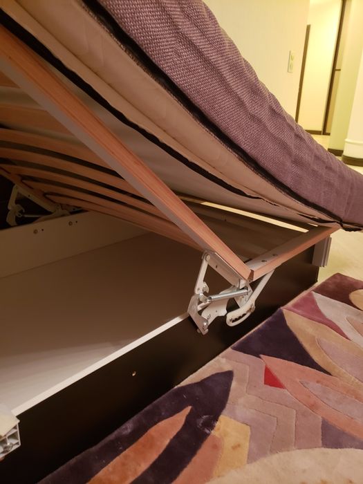 Продам ліжко з матрасом