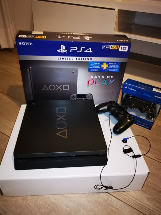 Playstation PS4 (days of play edition)