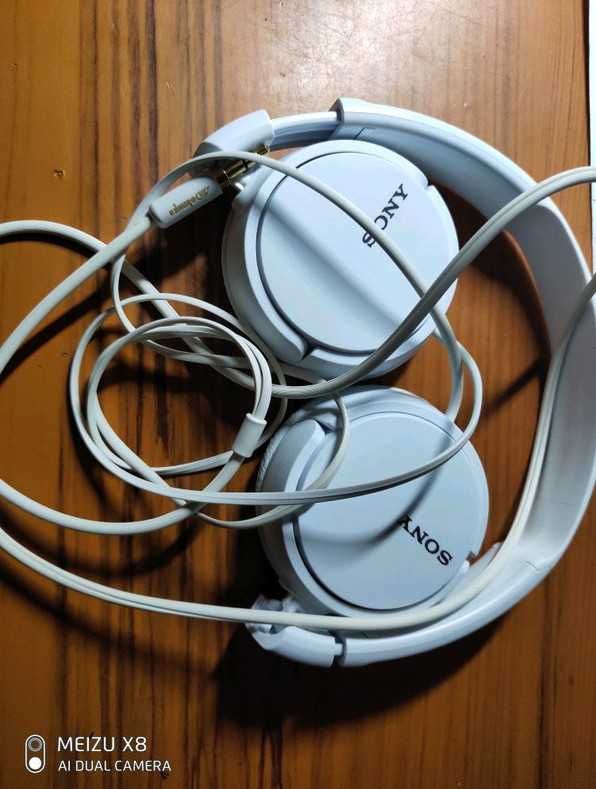 Наушники Sony MDR-ZX110 белые