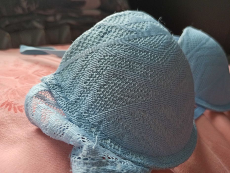 Błękitny biustonosz