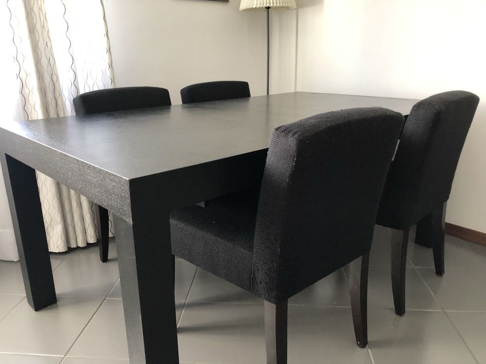 Mesa extensível com 4 cadeiras