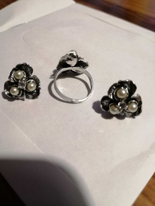 Srebrne kolczyki i pierscien