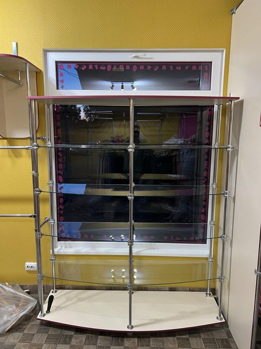 Меблі - Обладнання для магазину одягу, у відмінному стані,