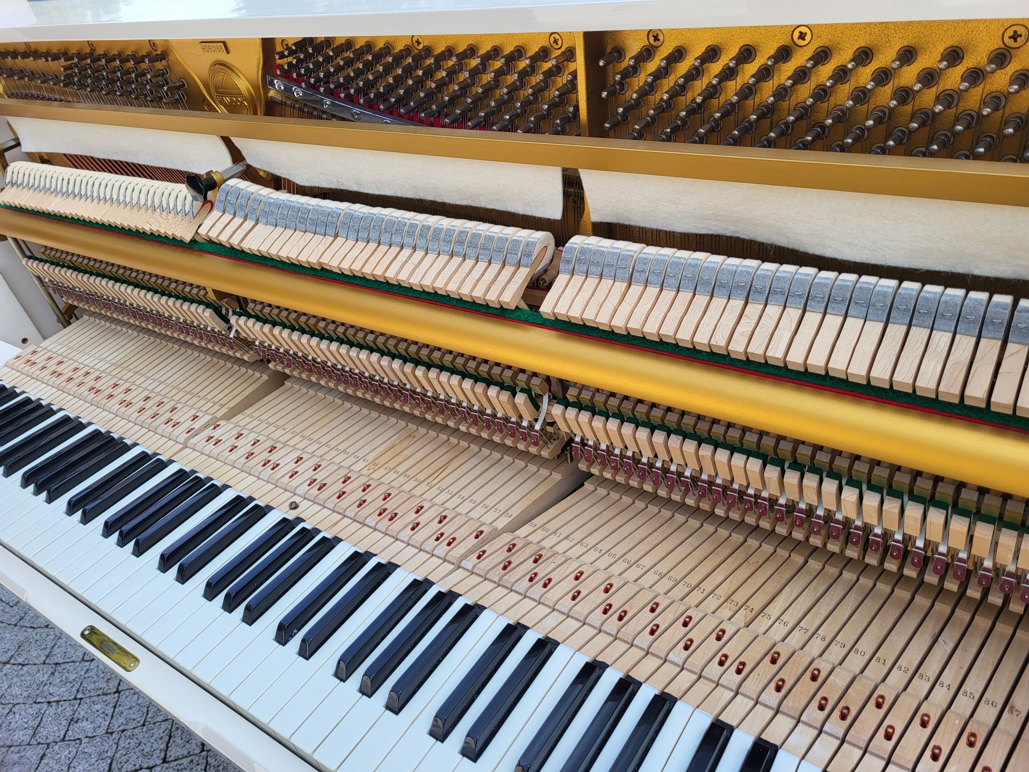 Handok Korea 110 pianino idealne do nauki białe nie malowane gwarancja