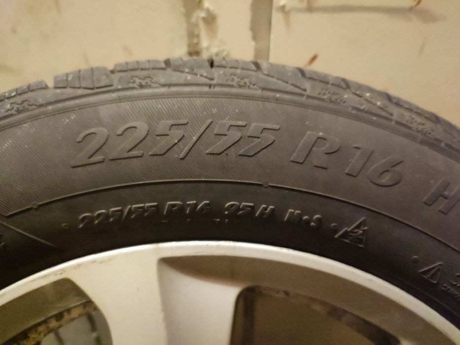 Opony zimowe i felgi Audi A4 225/55 R16
