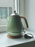 Czajnik elektryczny DeLonghi Vintage zielony