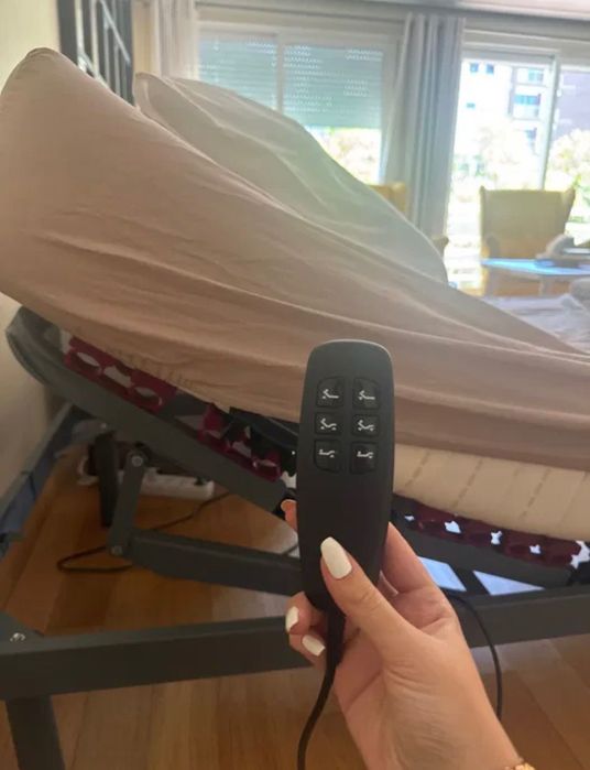 Cama articulada elétrica para doente