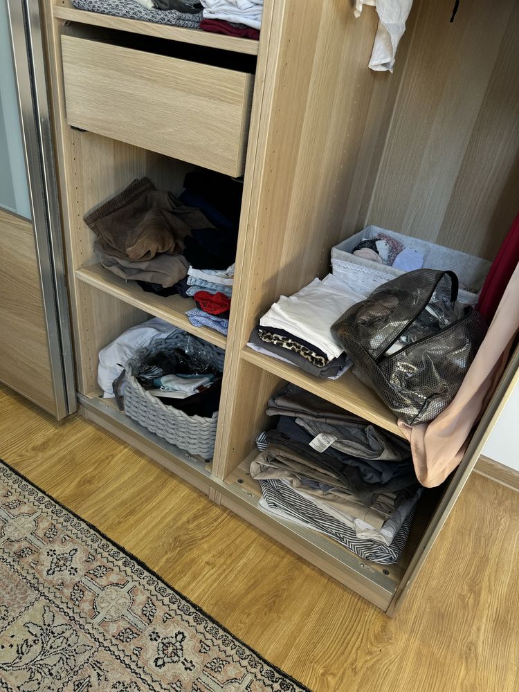 Szafa IKEA PAX 200x63x237 cm z drzwiami przesuwnymi i oświetleniem
