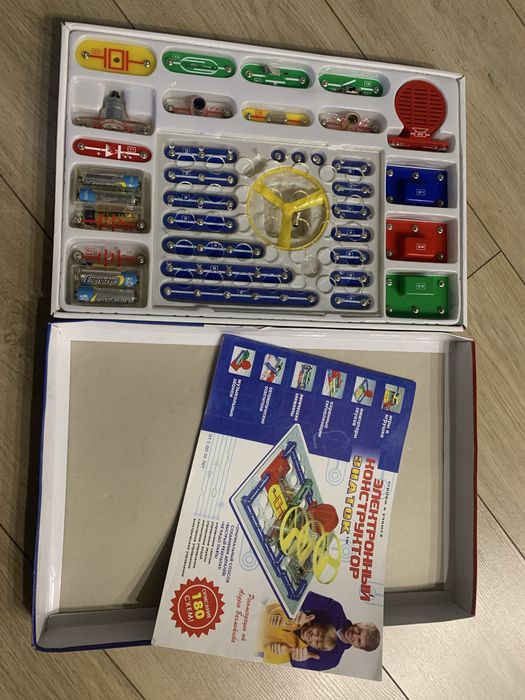 Електронний конструктор "Знаток", 180 схем